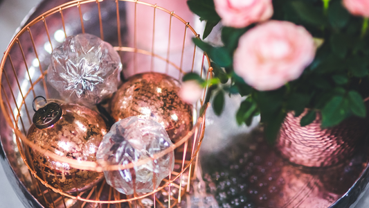 3 Gorgeous Ways to Decorate a Christmas Tree with Ribbons BBCrafts.com