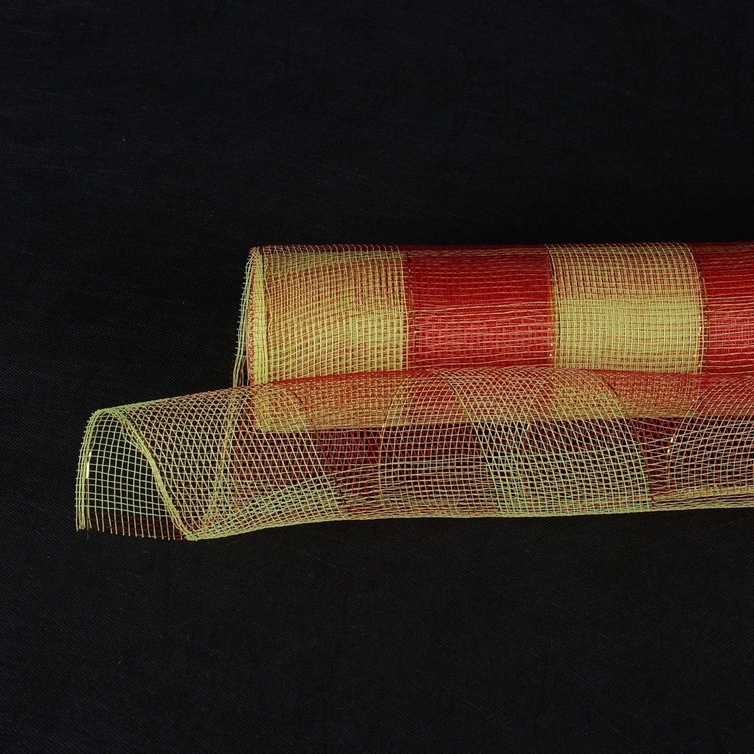 Floral Mesh Wrap Two Color Design Red with Green ( 21 Inch x 10 Yards ...